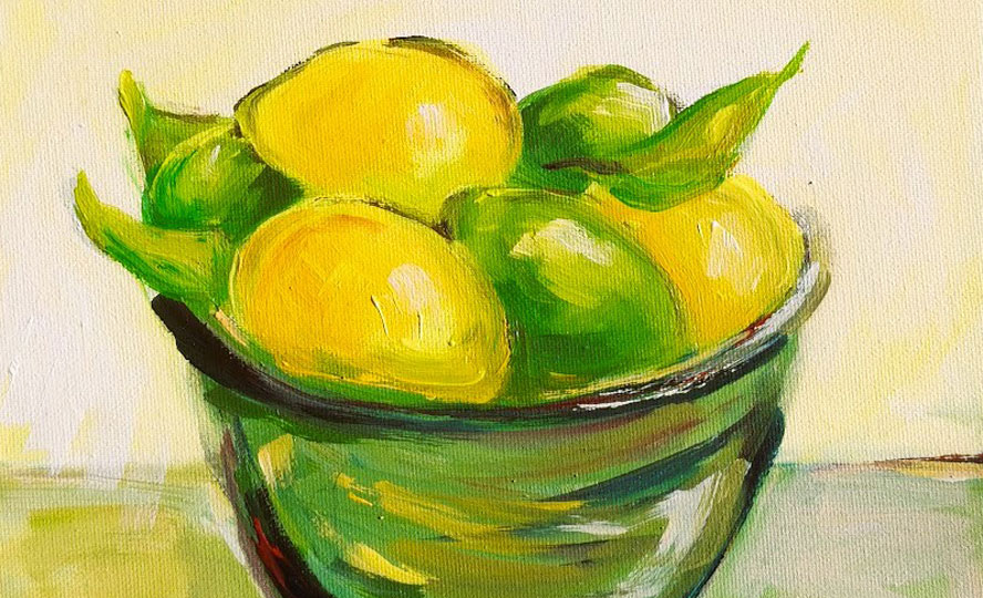 Schale mit Limetten und Zitronen