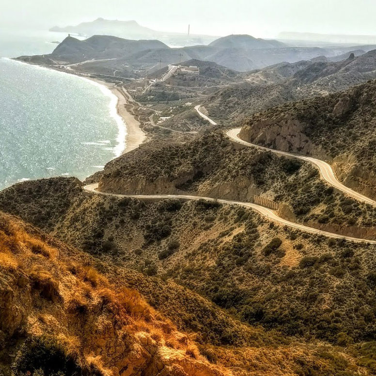 Zwei Wege in der Bergen